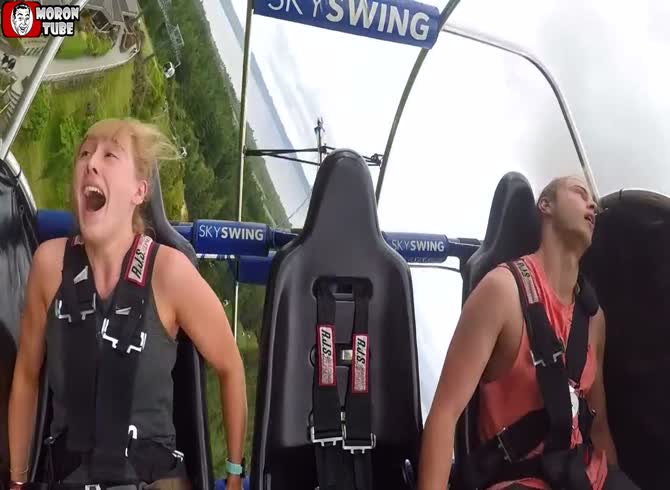 Video :In front of his girlfriend, he pretends to be his wife